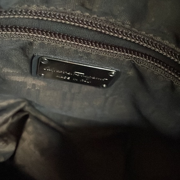 🔥🔥 Price drop!! Salvatore Ferragamo Shoulder Bag🔥🔥 - Picture 7 of 10